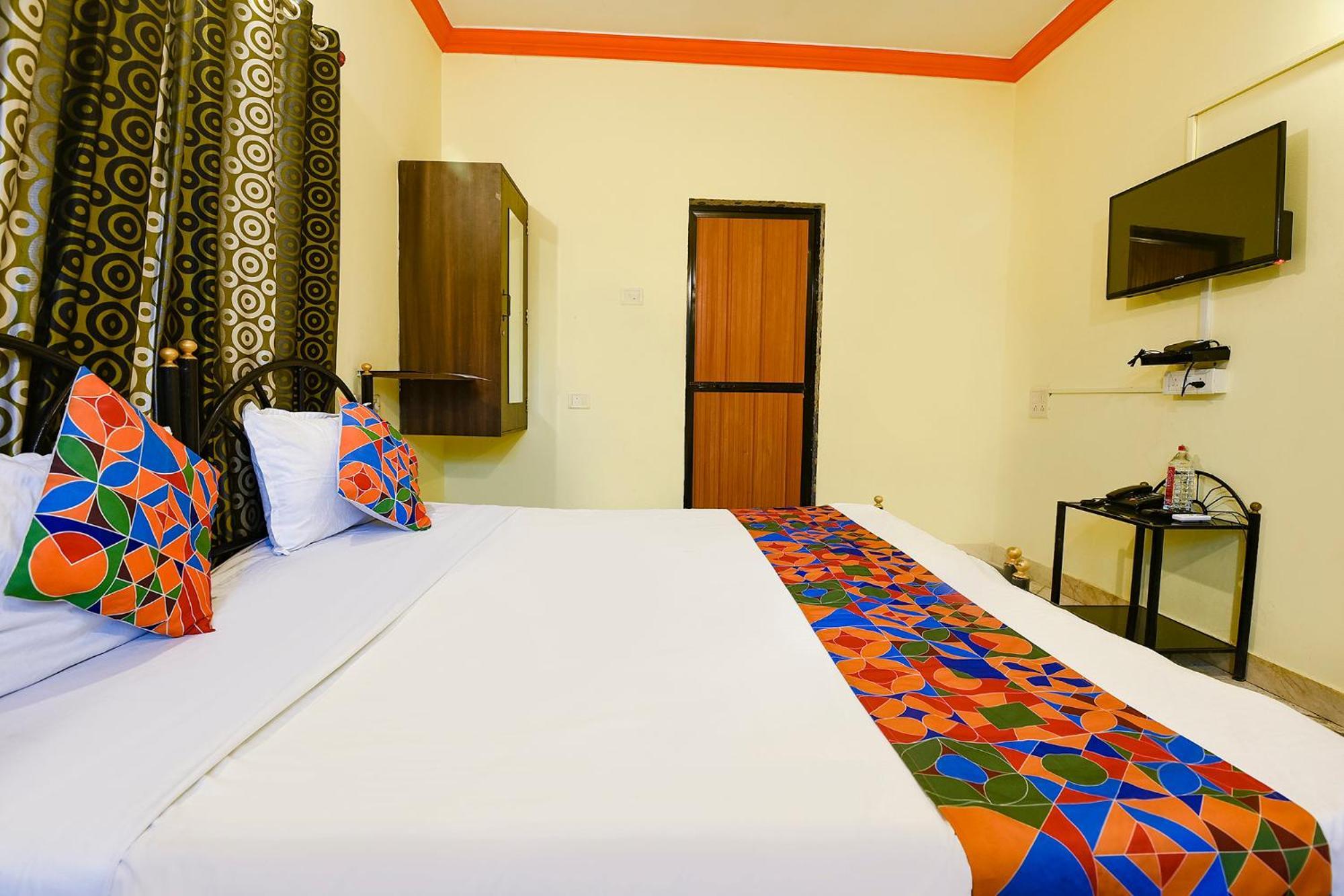 Fabhotel Joaquim Beachside Resort - Nr Tito'S Lane, Baga Beach Buitenkant foto
