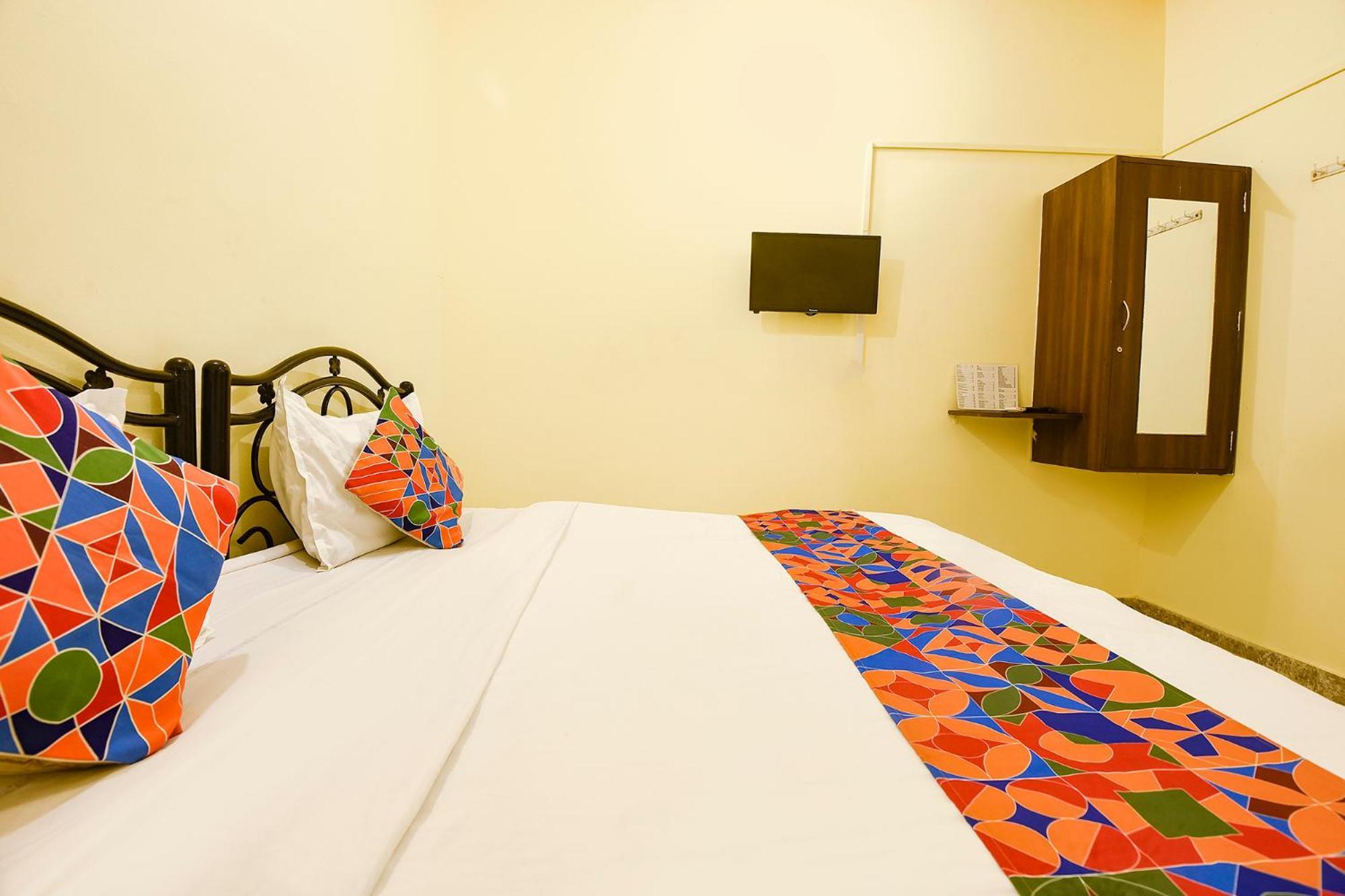 Fabhotel Joaquim Beachside Resort - Nr Tito'S Lane, Baga Beach Buitenkant foto